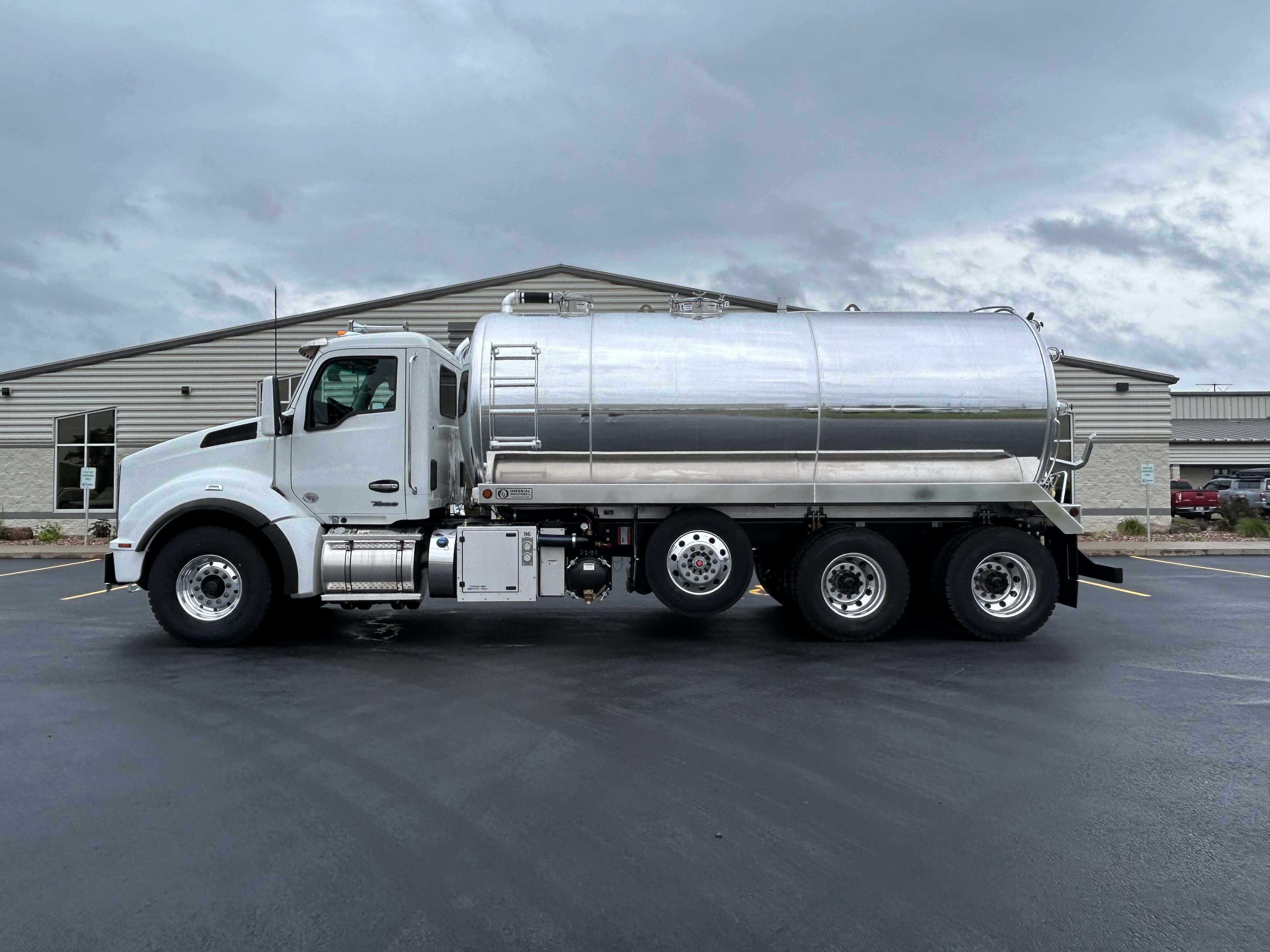 2024 Kenworth T880 (5000Gallon) Imperial Industries Vacuum Truck w
