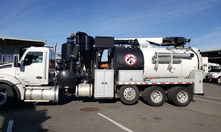 2019 Kenworth T880 (12 Yard / 1200 Water) Vactor 2112 HXX PD Hydro-Excavation Truck w/ Automatic Trans