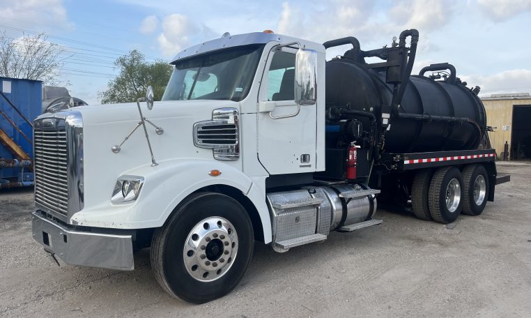 2013 Western Star 4700 6X4 (3150-Gallon) Cusco Non-Code Liquid Vacuum Truck