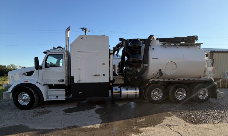 2024 Peterbilt 567 (11 Yard Debris / 1550 Water) Tornado F4 ECO-LITE Hydrovac Truck w/ Auto Trans