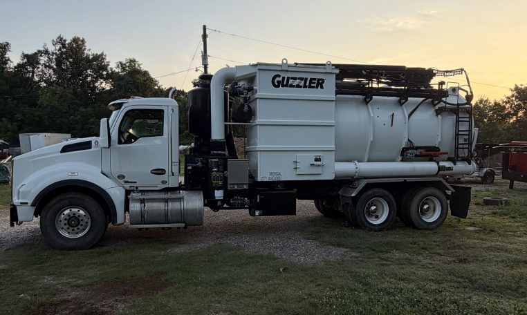 2015 Kenworth T880 6X4 SBA (18 Yard) Guzzler Classic Industrial Vacuum Truck w/ Vacuum Boom & Auto Transmission