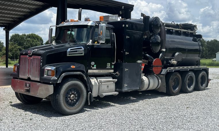2019 Western Star 4700 8X6 Tri-Drive (9.5 Yard / 1350-Gallon) Rebel Hurricane Hydrovac Truck
