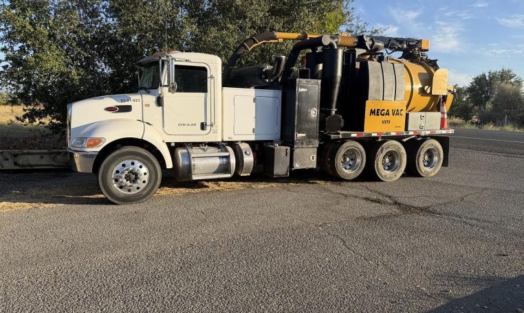 2020 Peterbilt 348 6X4 (8 Yard / 800 Water) Vermeer VXT8 Hydro / Air Excavation Truck w/ Automatic Trans