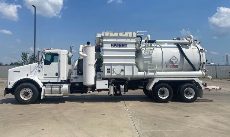 2019 Kenworth T800 (15 Cubic Yards / 3000-Gallons) HUBER Knight Liquid Ring ASME & DOT 412 Industrial Vacuum Truck w/ Automatic Trans